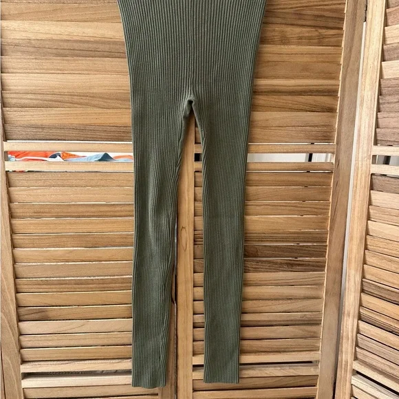 Lunya Ribbed Organic Cotton Leggings in green size S - Picture 3 of 7